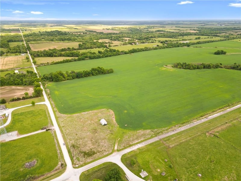 49 100th Rd, Sheldon, MO 64784