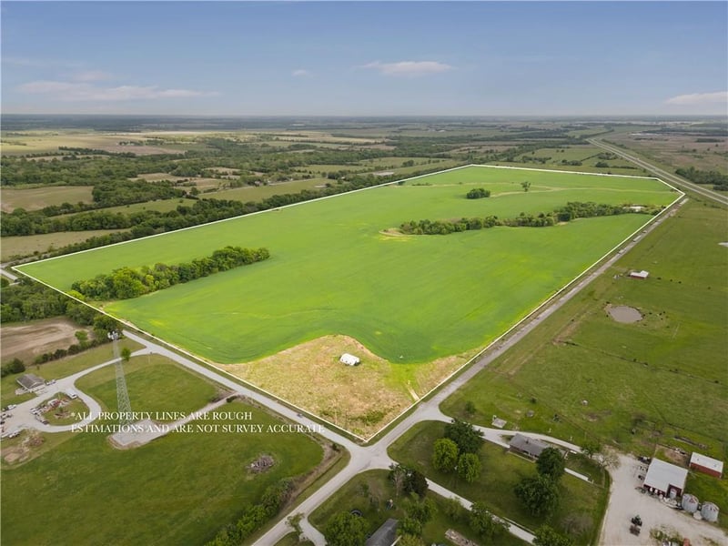 49 100th Rd, Sheldon, MO 64784