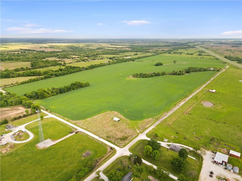 49 100th Rd, Sheldon, MO 64784