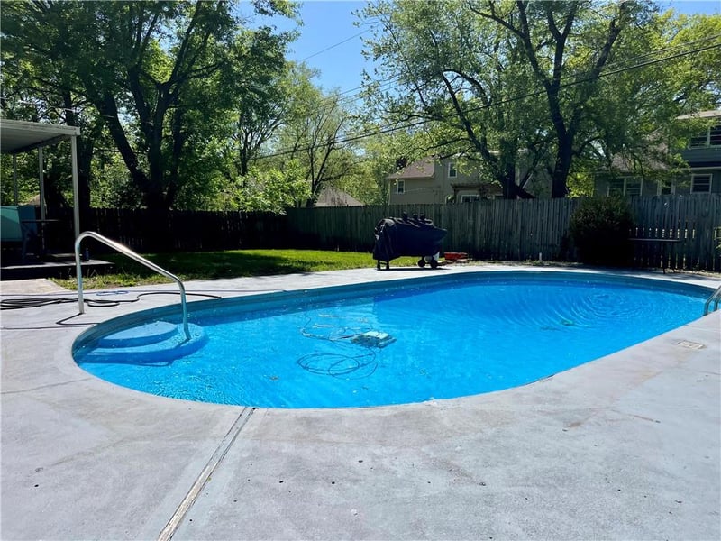 12816 Byars Rd, Grandview, MO 64030