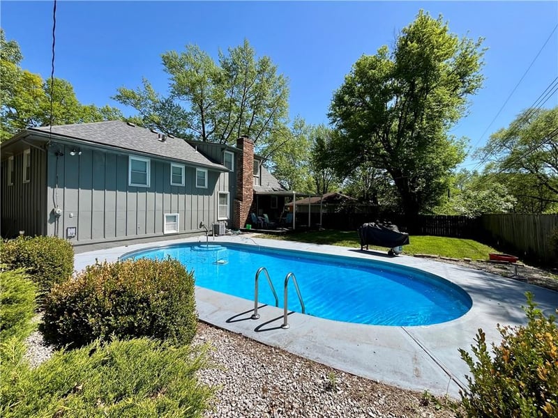 12816 Byars Rd, Grandview, MO 64030