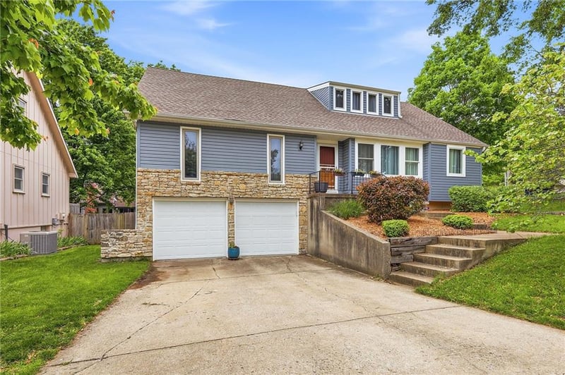 10283 Haskins St, Lenexa, KS 66215