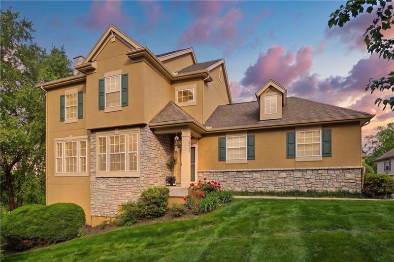 16165 Linden St, Overland Park, KS 66085