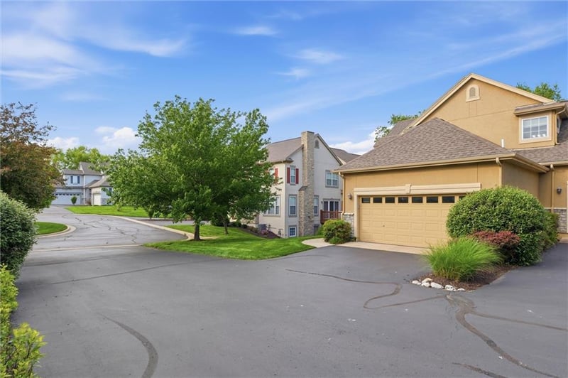 16165 Linden St, Overland Park, KS 66085