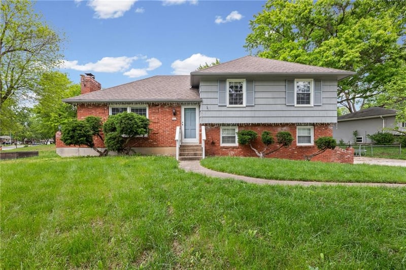 7617 Milrey Dr, Kansas City, MO 64152