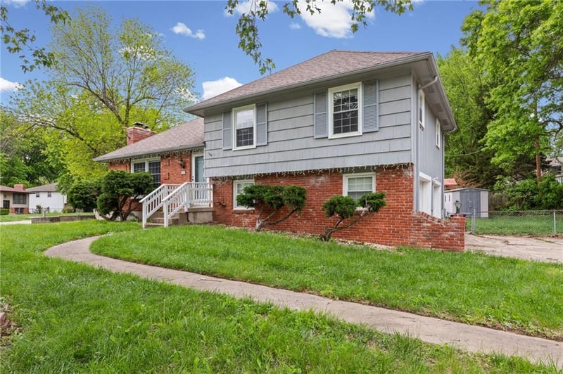 7617 Milrey Dr, Kansas City, MO 64152