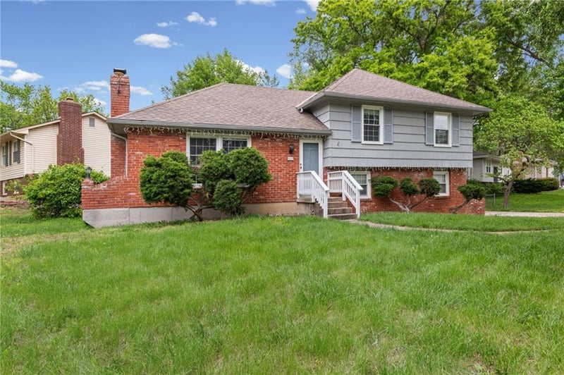 7617 Milrey Dr, Kansas City, MO 64152