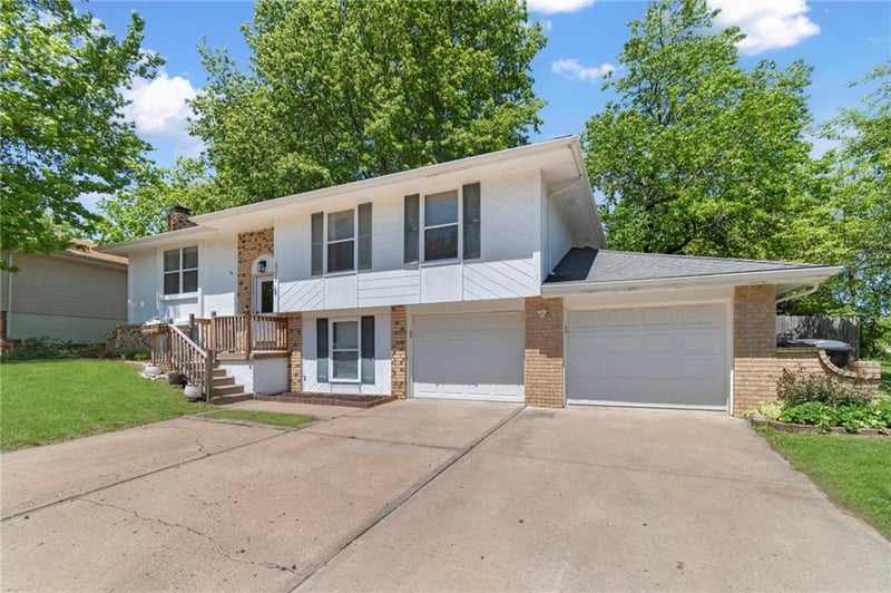 19212 E 15th St N, Independence, MO 64056