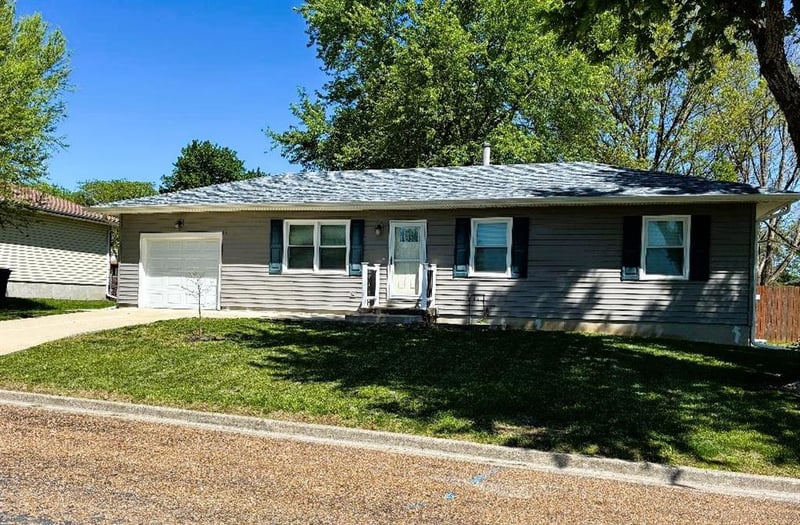 304 SE 10th Street Ter, Concordia, MO 64020