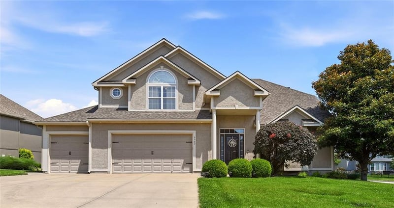 2500 Kristin Dr, Lee's Summit, MO 64082