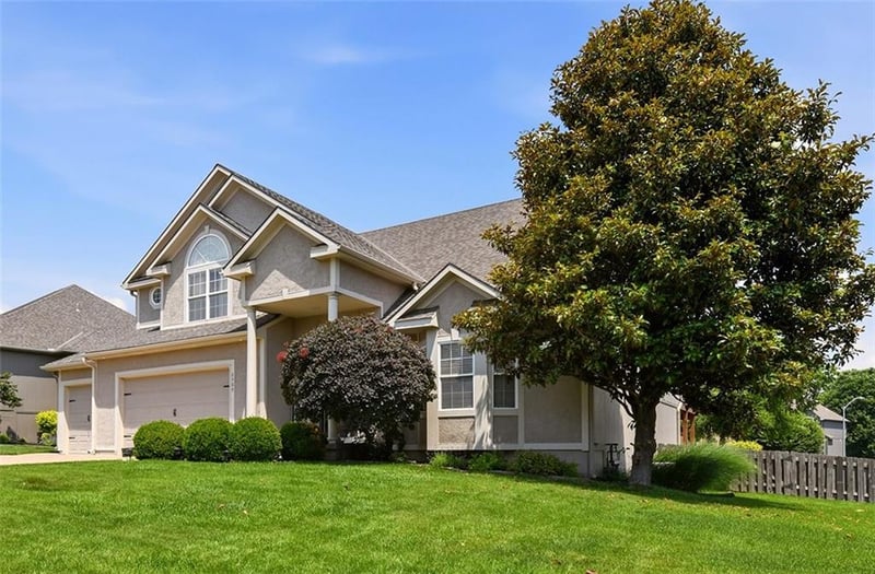 2500 Kristin Dr, Lee's Summit, MO 64082