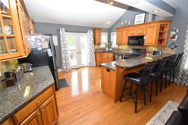 2500 Kristin Dr, Lee's Summit, MO 64082