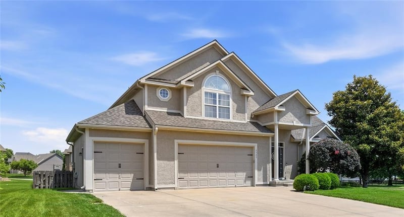 2500 Kristin Dr, Lee's Summit, MO 64082