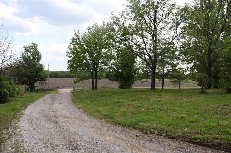 281 200th Rd, Centerview, MO 64019