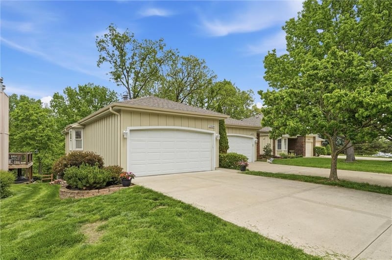 12338 W 105th Ter, Overland Park, KS 66215
