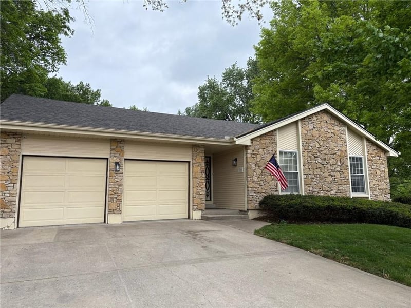 1026 97th Pl, Kansas City, MO 64155