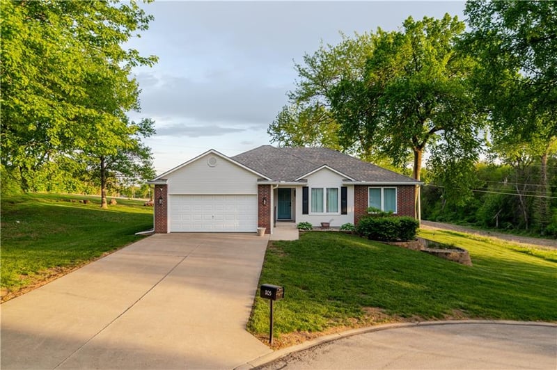 1105 Summerfield Ct, Atchison, KS 66002