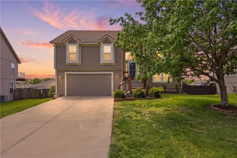 1131 12th St, Louisburg, KS 66053