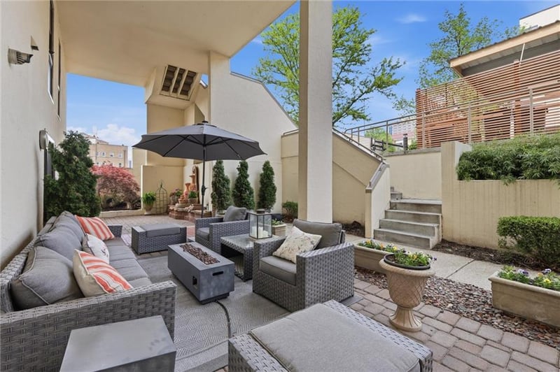 4557 Walnut St, Kansas City, MO 64111