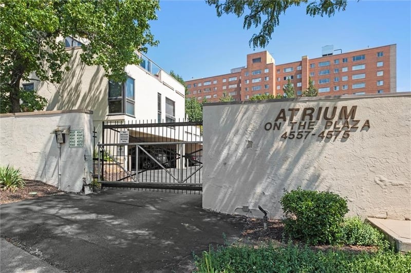 4557 Walnut St, Kansas City, MO 64111