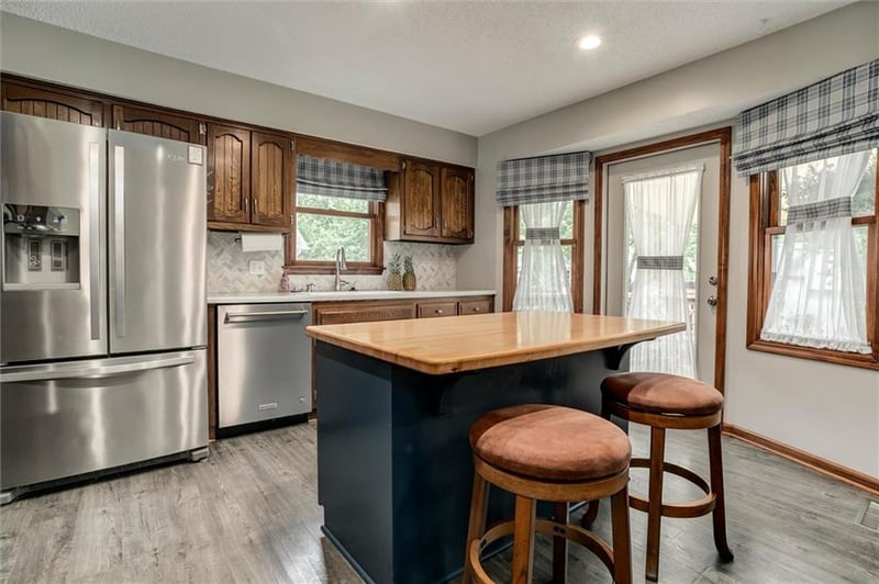14005 Cottonwood Dr, Olathe, KS 66062