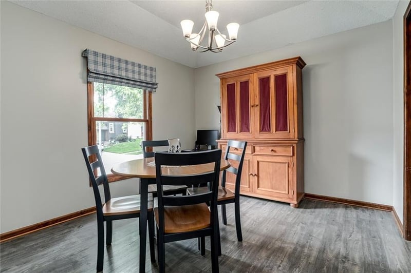 14005 Cottonwood Dr, Olathe, KS 66062