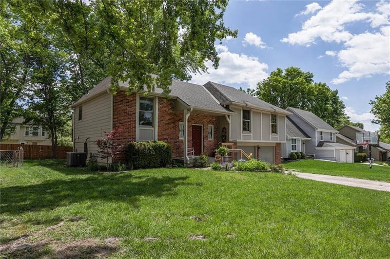 14005 Cottonwood Dr, Olathe, KS 66062