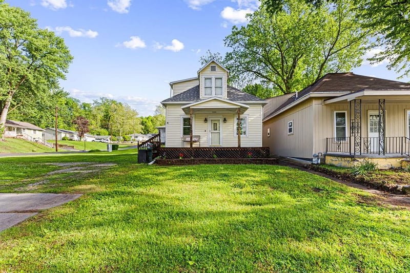 2005 Douglas St, St Joseph, MO 64505