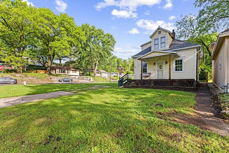 2005 Douglas St, St Joseph, MO 64505