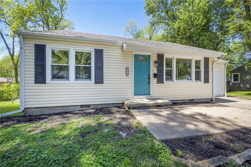 8118 Mackey St, Overland Park, KS 66204