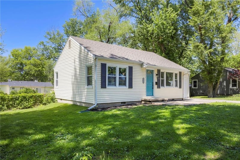 8118 Mackey St, Overland Park, KS 66204