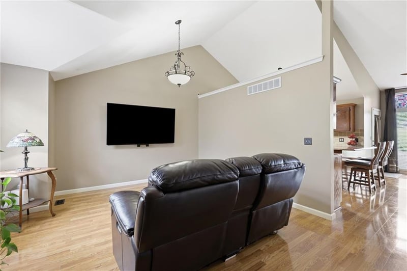 914 Elm Ct, Belton, MO 64012