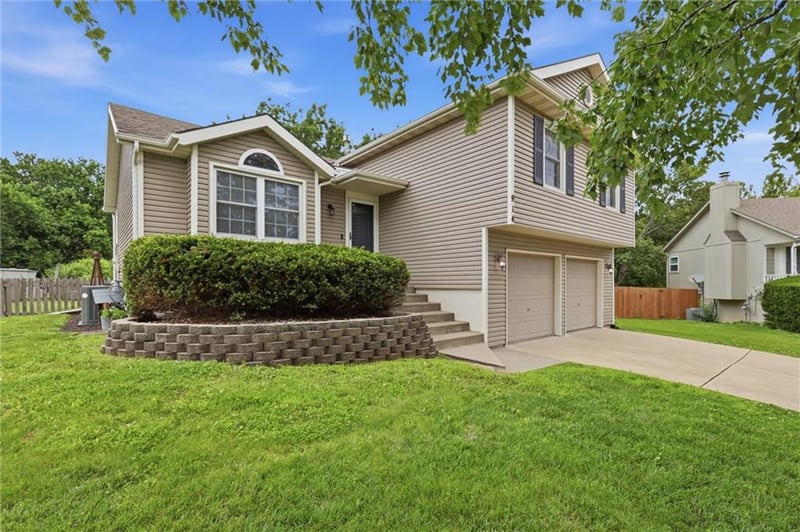 914 Elm Ct, Belton, MO 64012