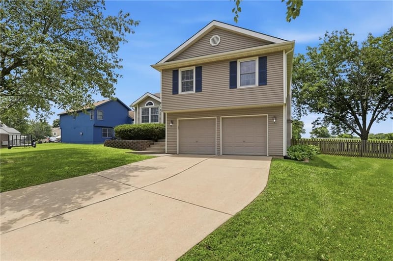 914 Elm Ct, Belton, MO 64012