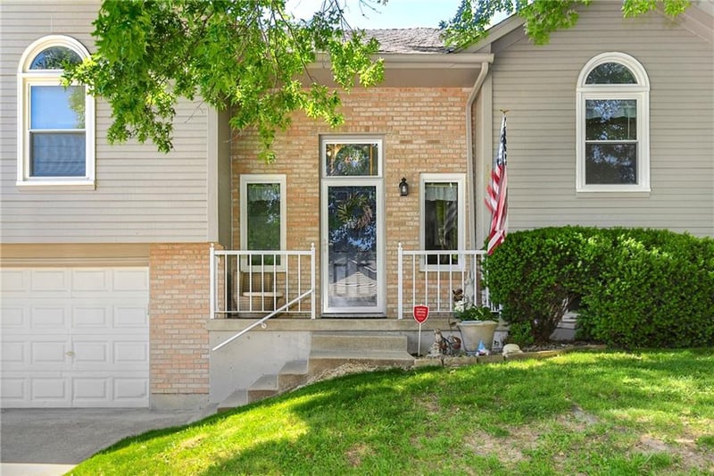 1204 Hunters Rd, Blue Springs, MO 64014
