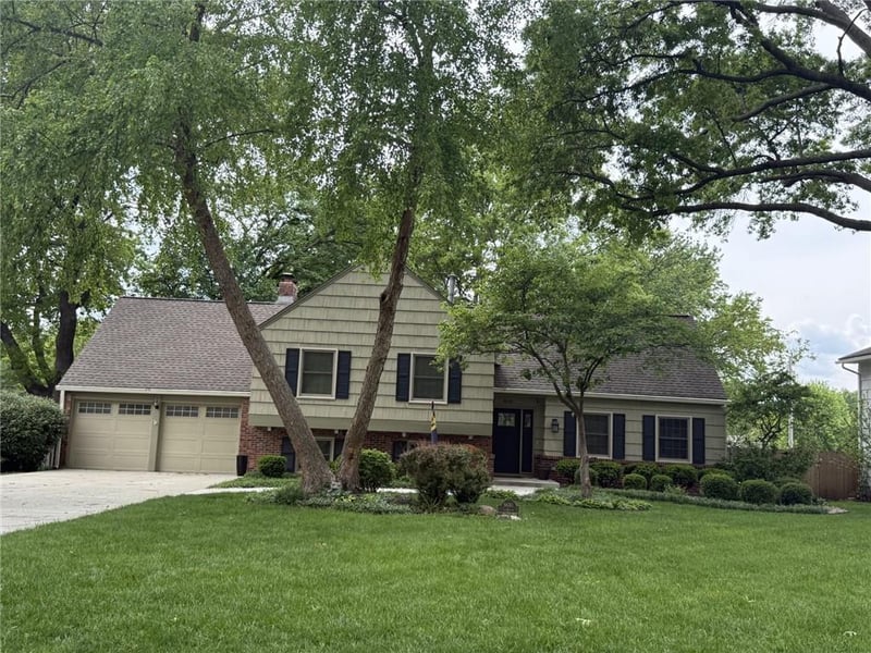 9640 Canterbury St, Overland Park, KS 66206