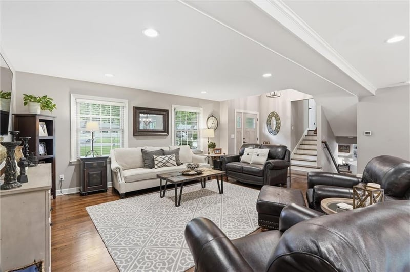 9640 Canterbury St, Overland Park, KS 66206