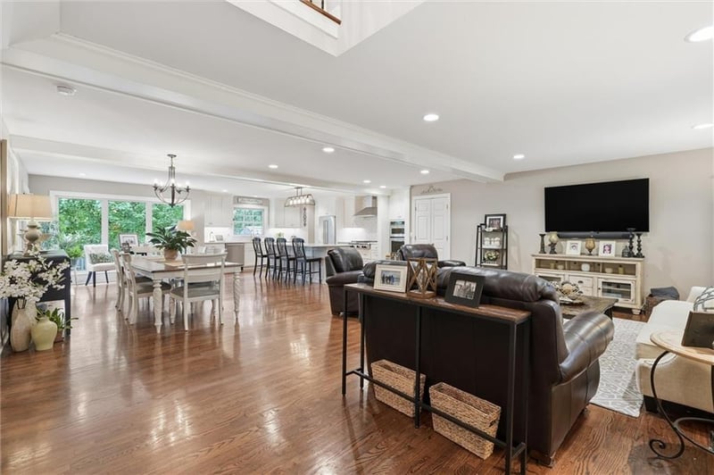 9640 Canterbury St, Overland Park, KS 66206