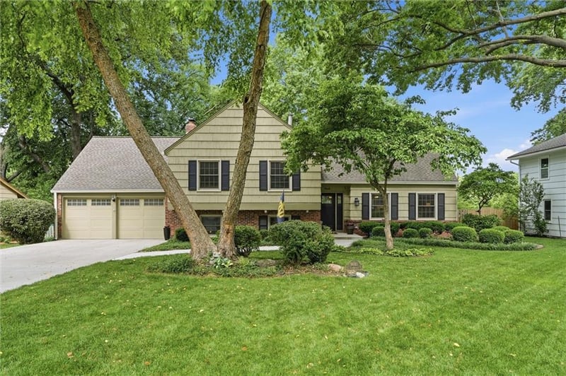 9640 Canterbury St, Overland Park, KS 66206