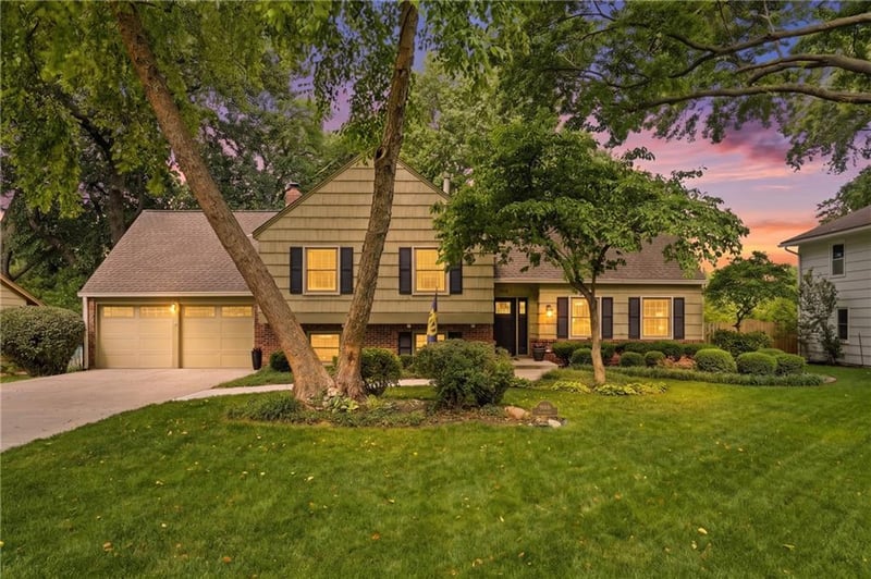 9640 Canterbury St, Overland Park, KS 66206