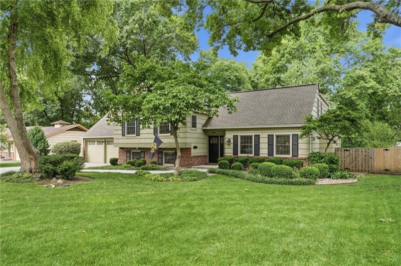 9640 Canterbury St, Overland Park, KS 66206
