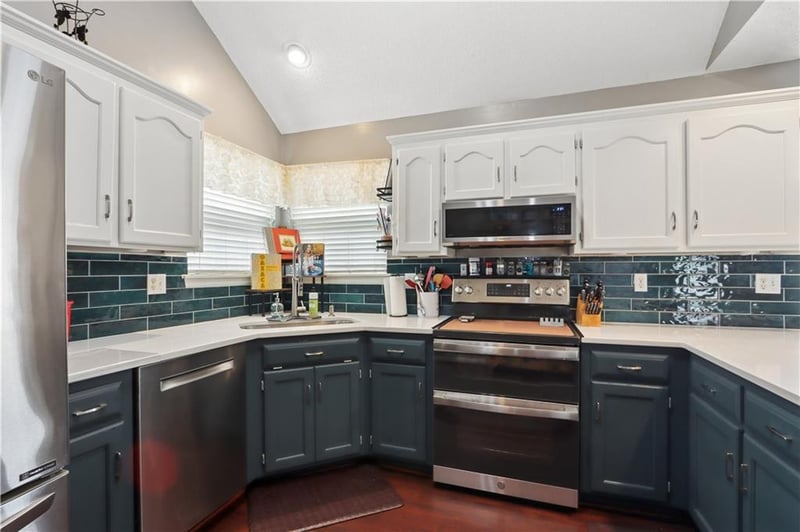 2518 Kimbrough Ct, Lee's Summit, MO 64063