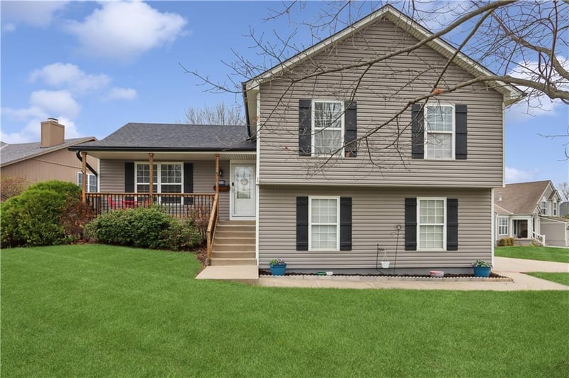 2518 Kimbrough Ct, Lee's Summit, MO 64063