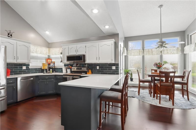 2518 Kimbrough Ct, Lee's Summit, MO 64063