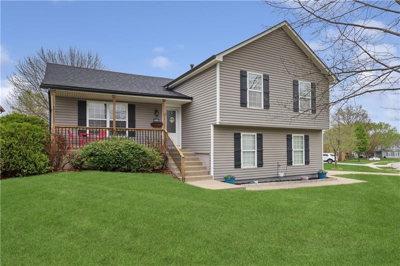2518 Kimbrough Ct, Lee's Summit, MO 64063
