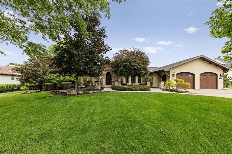 3908 140th Dr, Leawood, KS 66224