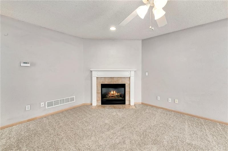 1327 Broadway Cir, Lee's Summit, MO 64081