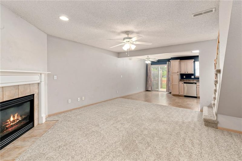 1327 Broadway Cir, Lee's Summit, MO 64081