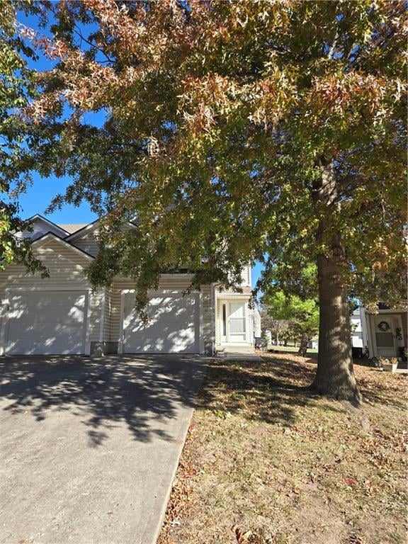 1327 Broadway Cir, Lee's Summit, MO 64081