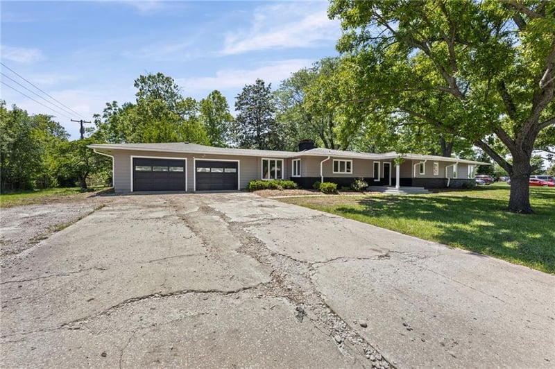 204 14th St, Ottawa, KS 66067